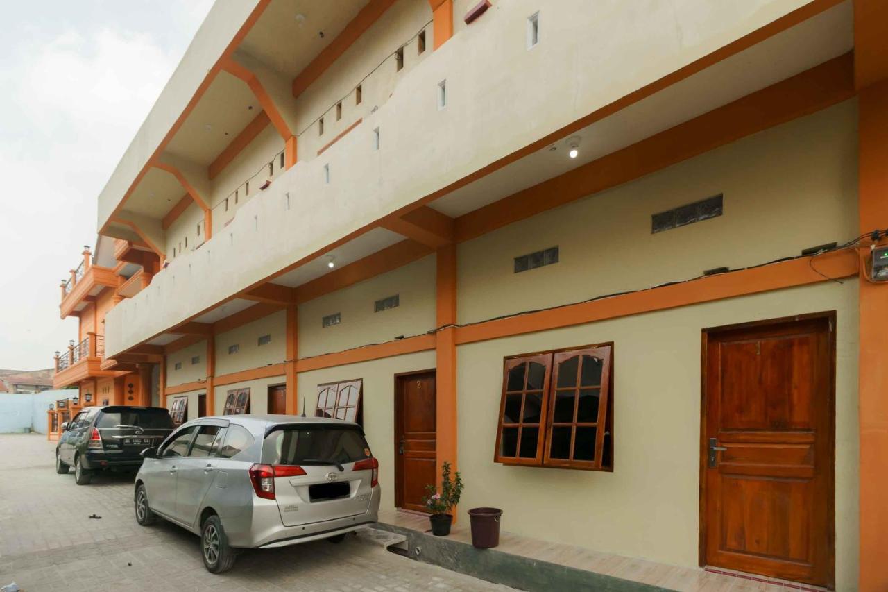 Reddoorz Near Bukit Kubu Berastagi Hotel Екстериор снимка